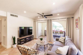 *Eclectic hidden Gem / Tiki Bar and Pool*